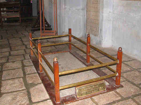 வாஸ்கோட காமாவின் கல்லறை: 