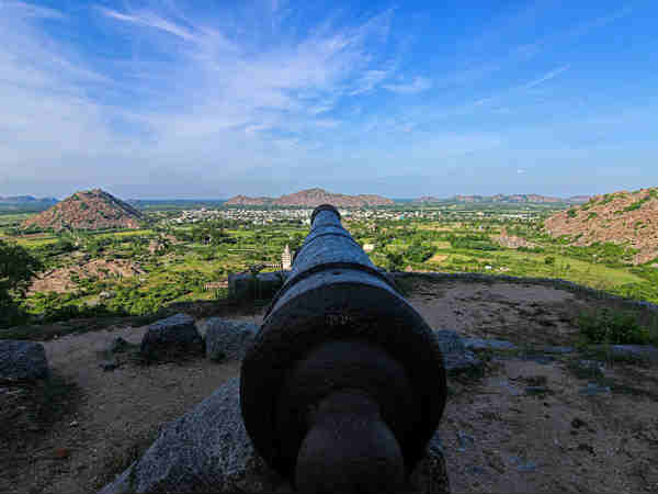 செஞ்சி கோட்டையின் அமைப்பு: 