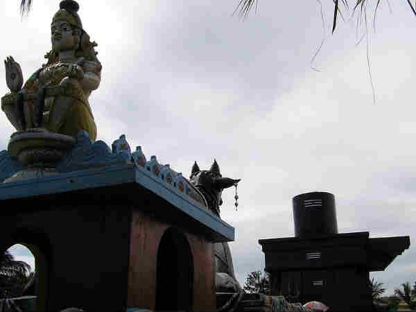 கோயில் அமைப்பு: கோயில் அமைப்பு:
