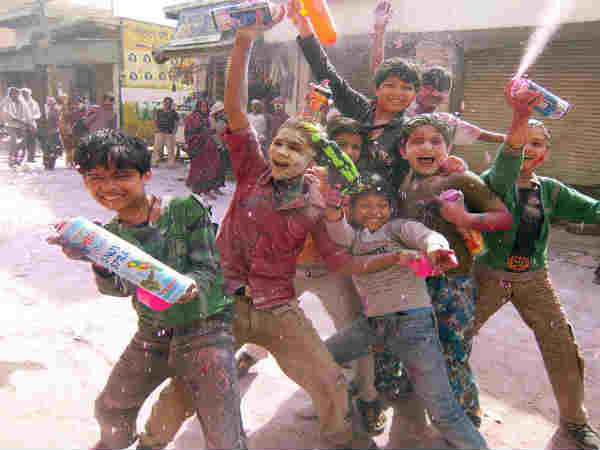 ஹோலி கொண்டாட்டங்கள் - புகைப்படங்கள்: 