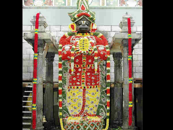 எங்கே அமைந்திருக்கிறது? எங்கே அமைந்திருக்கிறது?