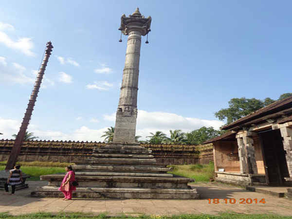 சாவிரா கம்பகள பசதி ஜெயின் கோயில் !!