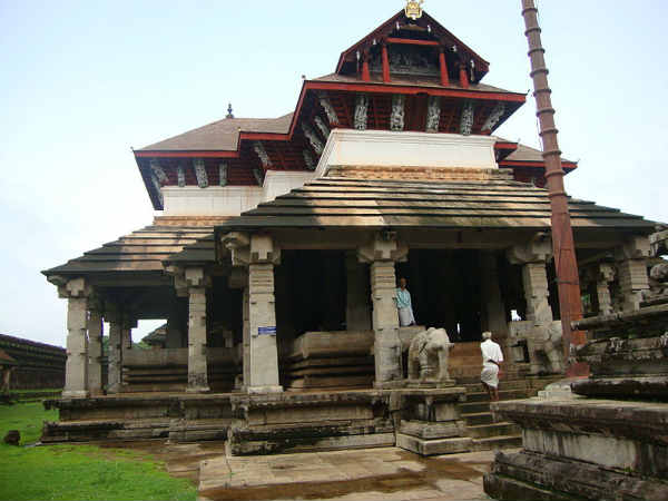 சாவிரா கம்பகள பசதி ஜெயின் கோயில் !!