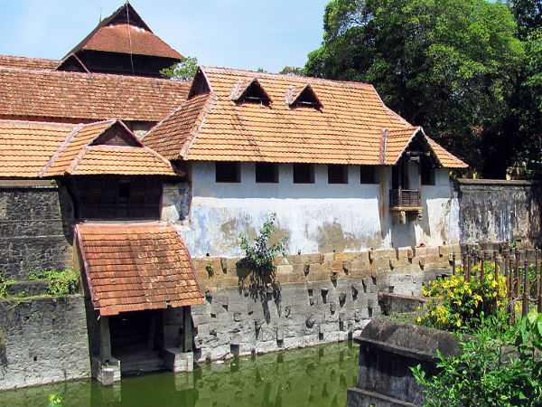 அரண்மனைக் குளம் அரண்மனைக் குளம்