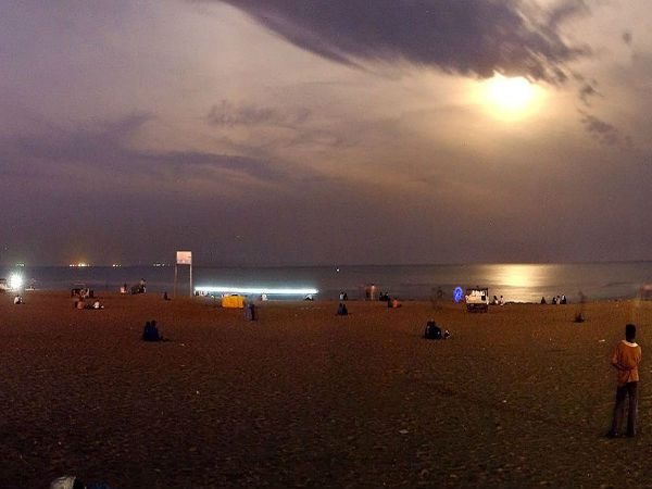 இரவு நேர‌ பெசன்ட் நகர் கடற்கரை