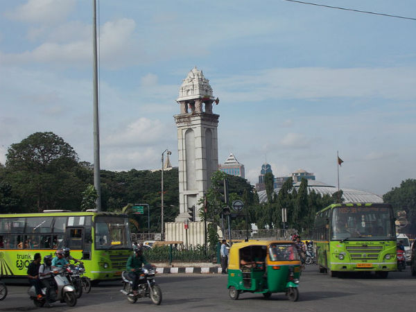 கேஆர் மார்க்கெட்டில் கண்டக்டர் அவதாரம் கேஆர் மார்க்கெட்டில் கண்டக்டர் அவதாரம்