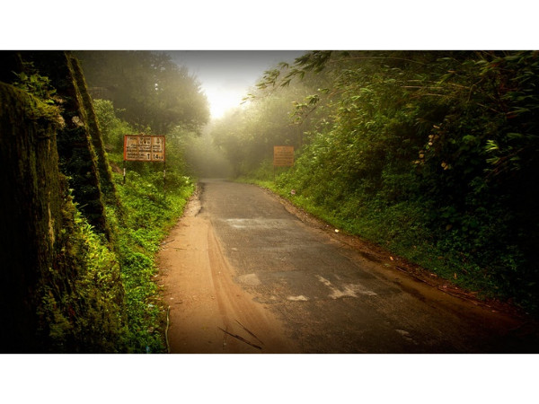 தென்காசி - குற்றாலம் சாலை தென்காசி - குற்றாலம் சாலை
