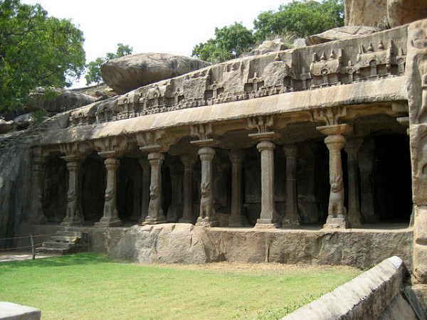 பஞ்சபாண்டவ குகையின் தூண்கள் பஞ்சபாண்டவ குகையின் தூண்கள்