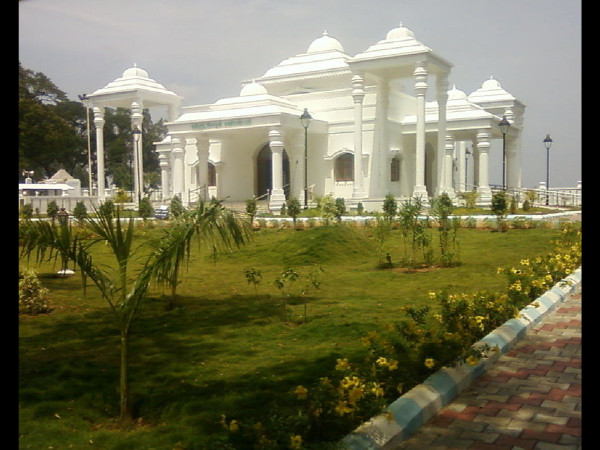 கரிகாலச் சோழன் நினைவகம் கரிகாலச் சோழன் நினைவகம்