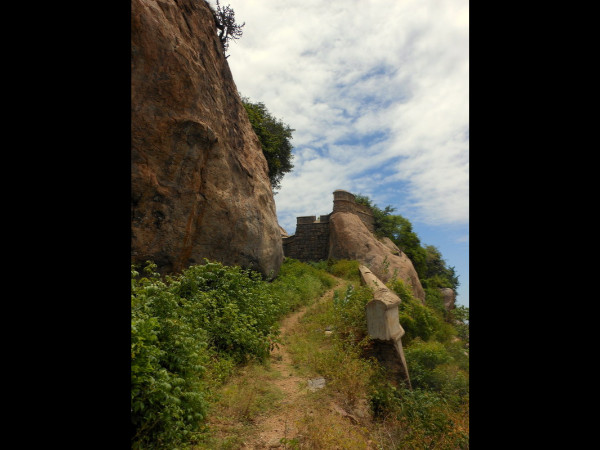 கோட்டை மதில் சுவர்