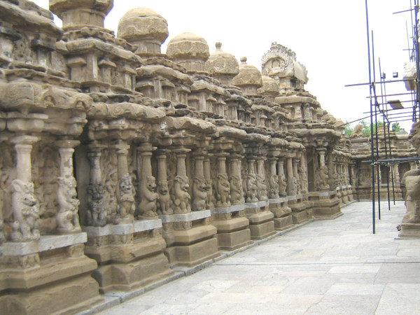 கோவிலின் அழகிய சிற்பக்கலை கோவிலின் அழகிய சிற்பக்கலை