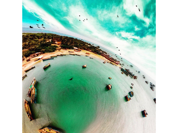 பாம்பன் பாலத்திலிருந்து தீவின் காட்சி