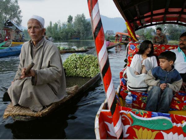 மிதக்கும் காய்கறி சந்தை