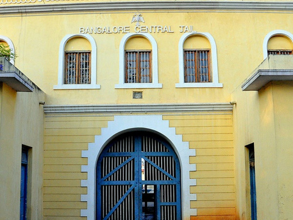 பெரியது பெரியது