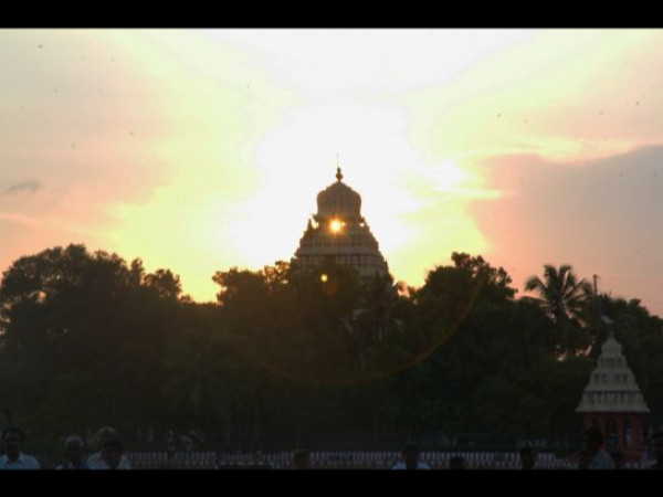 வண்டியூர் மாரியம்மன் தெப்பக்குளம்