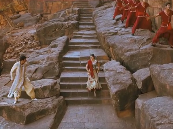 காஞ்சனா மாலா பாடலில் பாதாமி