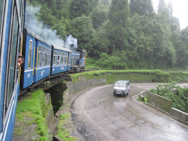கொல்கத்தா - டார்ஜிலிங் - கேங்டாக் - ஸுலூக் - அழிபுர்த்வார் - தவாங். கொல்கத்தா - டார்ஜிலிங் - கேங்டாக் - ஸுலூக் - அழிபுர்த்வார் - தவாங்.