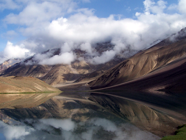 சந்திரத்தால் ஏரி