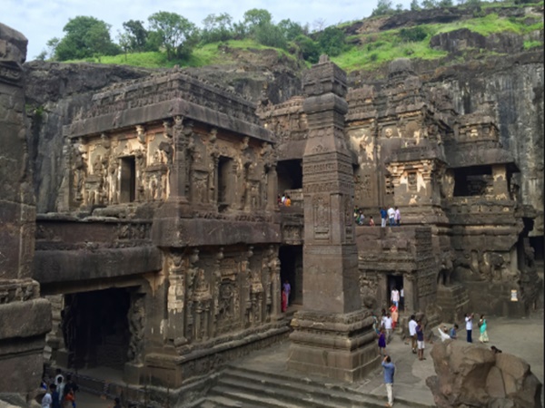 இந்த தூணை பாருங்கள்