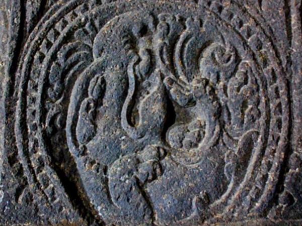 4000 டன் பாறைகள்