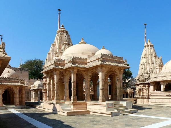 பாலிதானா கோயில்களில் இருப்பவை பாலிதானா கோயில்களில் இருப்பவை