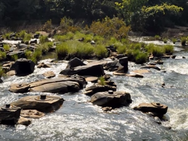 இயற்கையே அபிசேகம் செய்யும் அதிசயம்.