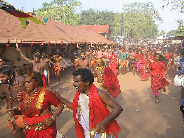 கோபப் பார்வையில் அருள் பாலிக்கும் பகவதி கோபப் பார்வையில் அருள் பாலிக்கும் பகவதி