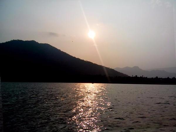 சிவன் கோயில் உள்ளே செல்லலாம் சிவன் கோயில் உள்ளே செல்லலாம்
