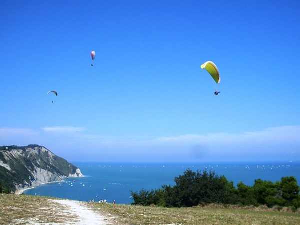  பாராகிளைடிங்