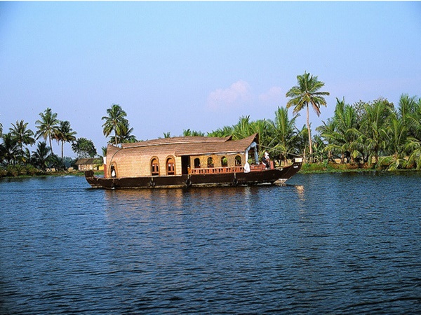 ஆலப்புழா படகு இல்லம் ஆலப்புழா படகு இல்லம்