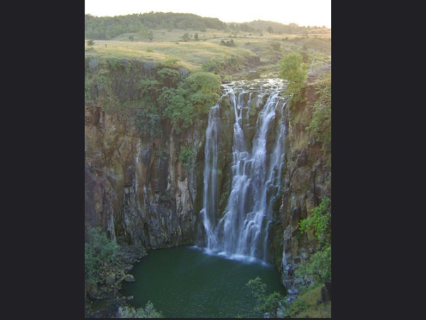 பள்ளத்தின் ஆழம் தெரியுமா?