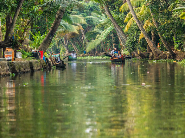 ஆலப்புழா – கேரளாவில் காணப்படும் கிழக்கு வெனிஸ் என்றழைக்கப்படும் ஒரு இடம்: