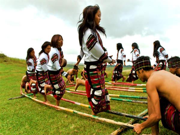 பூர்வகுடி பெண்களும், ஆண்களும்