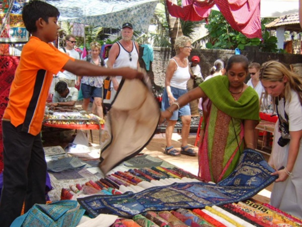 பாத்து சூதுவாது தெரியாம போய்ட்டு வந்துடனும்