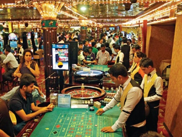 படம்புடிக்கப்படாது... மீறினால் அபராதம்