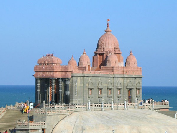 பயணிகள் வரும் காட்சி