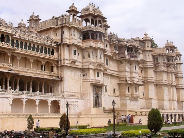 மாளிகை திருமணங்கள்