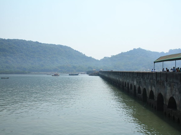 வசதிகளுடன் முனையம்