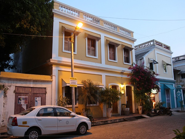 லெஸ் ஹைபிஸ்கஸ் லெஸ் ஹைபிஸ்கஸ்