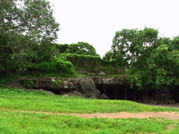 மந்தபேஸ்வர் குகைகள்