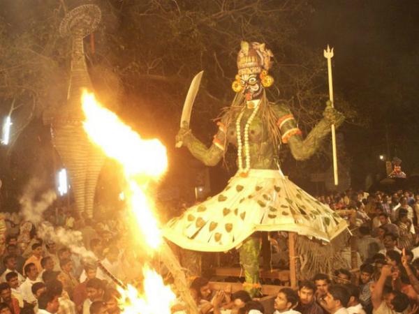 நீலாம்பேரூர் பள்ளி பகவதி அம்மன் கோயில்