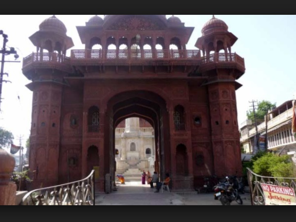  சிவப்பு கோயில் 