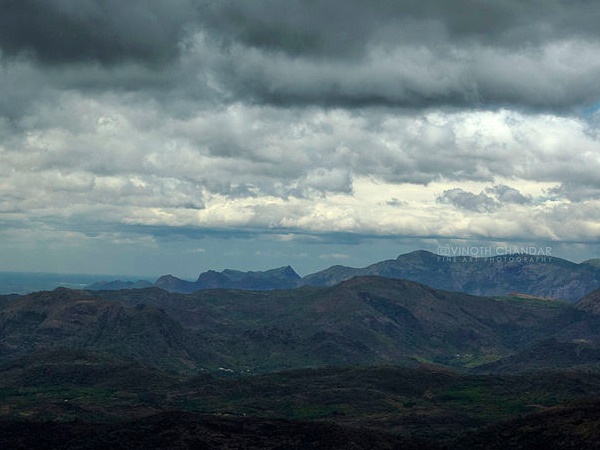வேகமான காற்று வீசும் மலைகள்