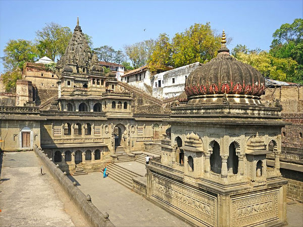  அஹிலேஷ்வர் ஆலயம்: