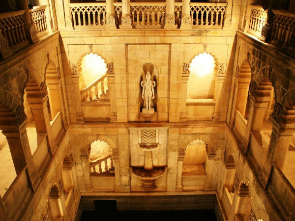  வான்கனெர் அரண்மனை படிக் கிணறு – ராஜ்கோட்: