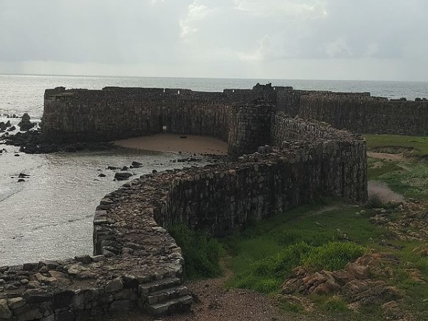 மாமன்னர் சத்ரபதி சிவாஜியால் கட்டப்பட்ட இந்த கோட்டை பற்றி தெரியுமா?