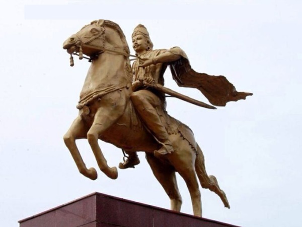 ராஜ ராஜ சோழன் எங்கே எப்படி கொலை செய்யப்பட்டார்? ராஜ ராஜ சோழன் எங்கே எப்படி கொலை செய்யப்பட்டார்?