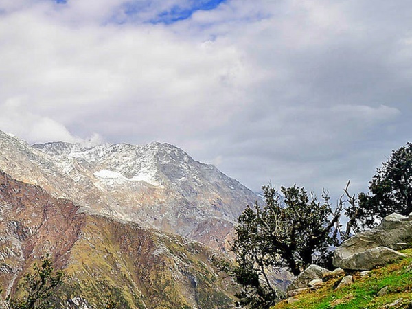  பனிக் காலம் (நவம்பர் முதல் பிப்ரவரி வரை) :