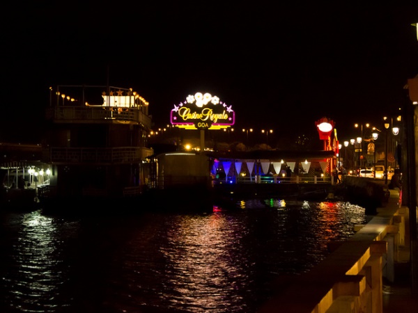 உல்லாச உலகம் உங்களுக்கே சொந்தம்