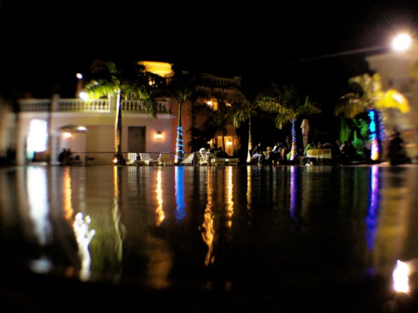 உல்லாச உலகம் உங்களுக்கே சொந்தம்